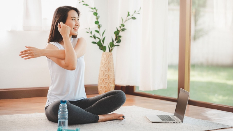 Tư thế đúng, vận động đều đặn và lối sống lành mạnh giúp bảo vệ cột sống