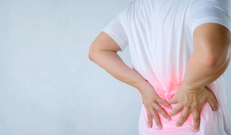 Đau lưng tiểu ra máu là dấu hiệu của bệnh gì? Có nguy hiểm không? 2