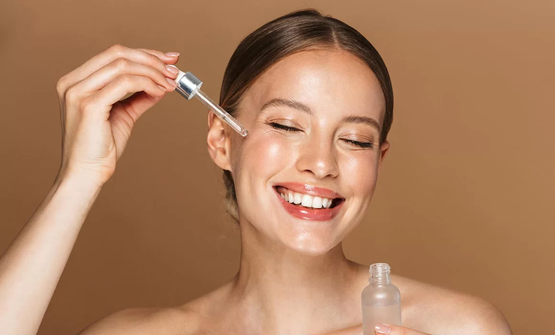 Nên dùng thử trên vùng da nhỏ trước khi thoa toàn mặt