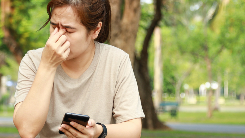 Đau mắt đỏ có được xem điện thoại không? Cần lưu ý gì khi bạn bị đau mắt đỏ? 3