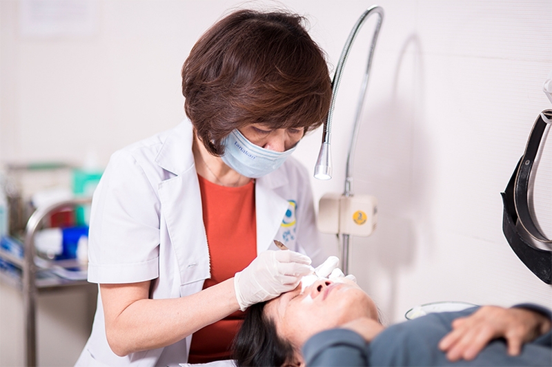 đau mắt đỏ giả mạc 03