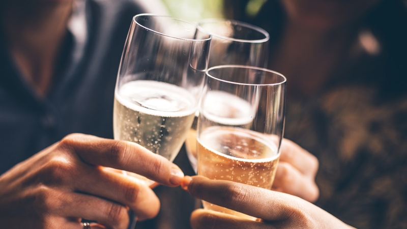 Những thực phẩm cần kiêng cử khi bị đau mắt đỏ viêm họng 3