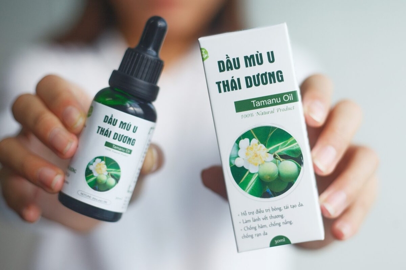 Dầu mù u giúp làm dịu vùng da bị mụn nhọt