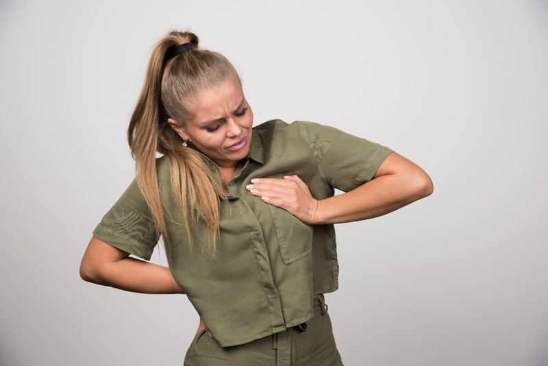 Đau ngực sau khi hết kinh 1 tuần: Nguyên nhân và giải pháp 1