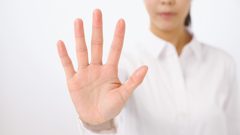 Bệnh gout cũng gây ra những cơn đau ở lòng bàn tay