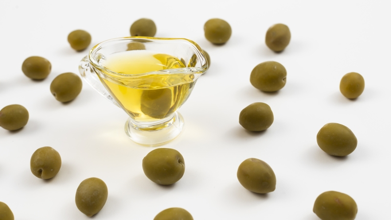 Dầu oliu có làm trắng da không là thắc mắc chung của nhiều chị em hiện nay