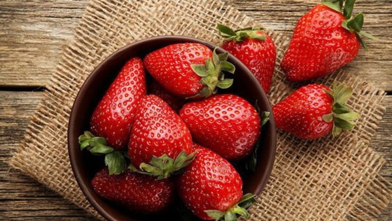 Dâu tây bao nhiêu calo? Hướng dẫn ăn dâu tây giảm cân đúng cách 3