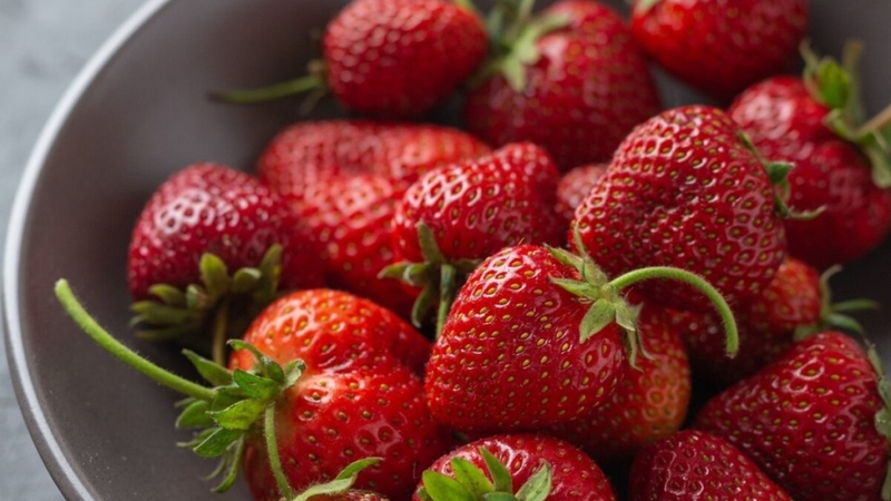 Dâu tây bao nhiêu calo? Hướng dẫn ăn dâu tây giảm cân đúng cách 2