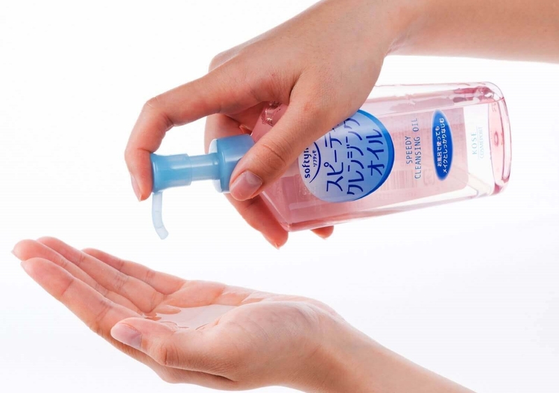 Điểm danh 5 loại dầu tẩy trang hiệu quả bạn nên thử 2