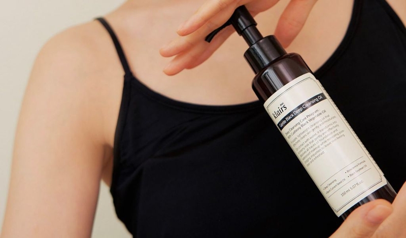 Dầu tẩy trang cho da hỗn hợp thiên khô được dùng phổ biến 3