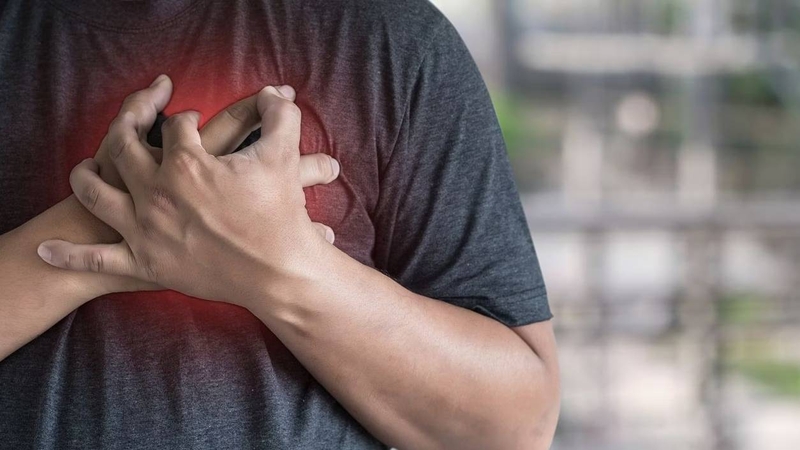 Đau thắt ngực gồm hai dạng chính là đau thắt ngực ổn định và không ổn định