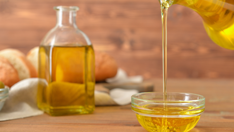 Khi sử dụng dầu cần điều chỉnh liều lượng phù hợp để tránh nạp quá nhiều calo
