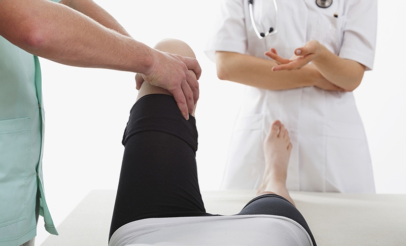 Nếu cơn đau không giảm, đau nghiêm trọng hoặc mức độ đau tăng dần theo thời gian thì người bệnh cần đến gặp bác sĩ