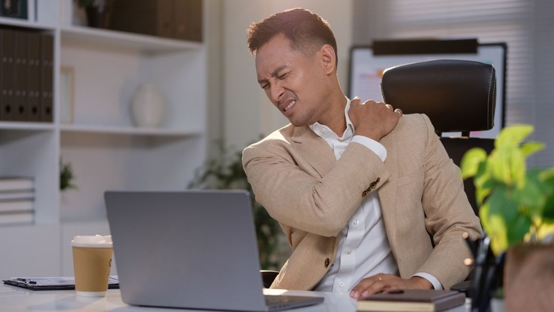 Tình trạng đau vai gáy có thể xuất phát từ nhiều nguyên nhân khác nhau