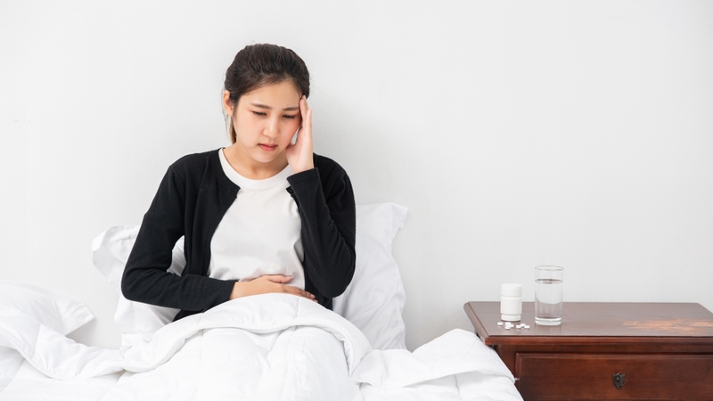 Điều trị đau vùng chậu cần dựa trên nguyên nhân cụ thể và có chỉ định từ bác sĩ