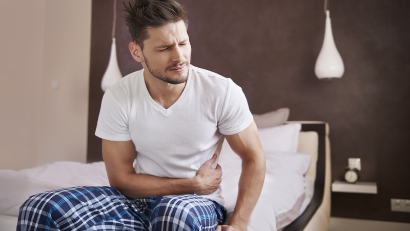 Đau vùng chậu ở nam giới thường liên quan tuyến tiền liệt hoặc tiết niệu