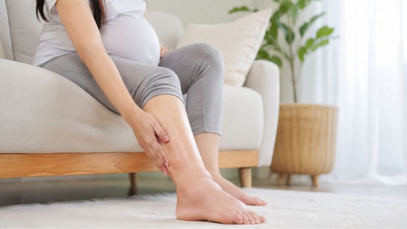 Phù nề trong thai kỳ có thể làm tăng áp lực lên vùng khung chậu và xương mu