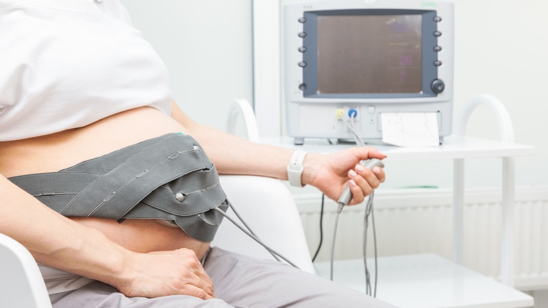 Tăng cường theo dõi tim thai ở giai đoạn cuối giúp phát hiện sớm dấu hiệu thiếu oxy