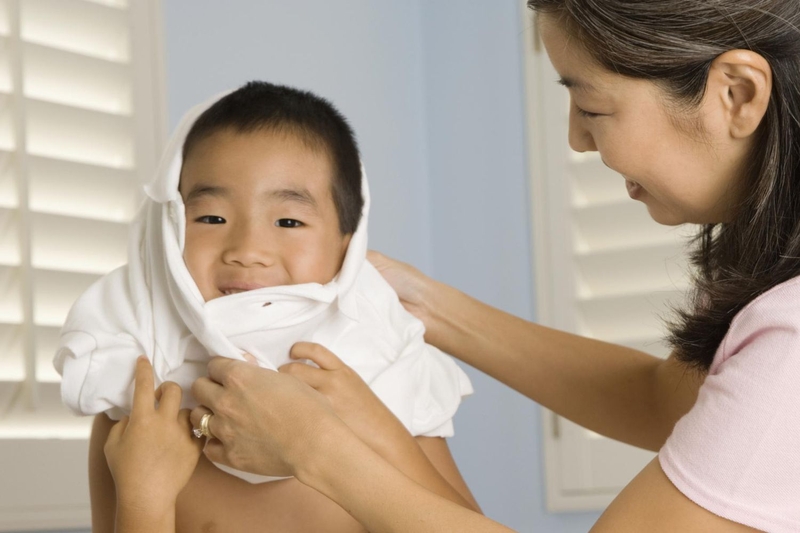 Vì sao nên dạy trẻ cách mặc quần áo? Nên dạy khi nào 4