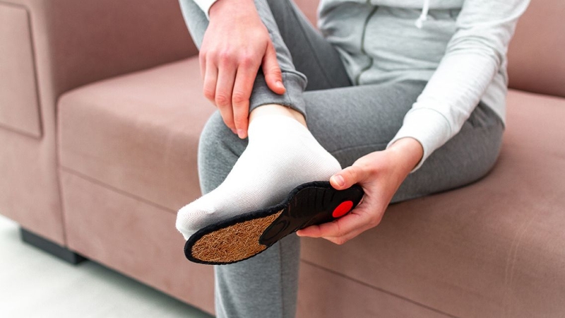 Đế chỉnh hình bàn chân bẹt cần được thiết kế dựa trên đánh giá tình trạng bàn chân