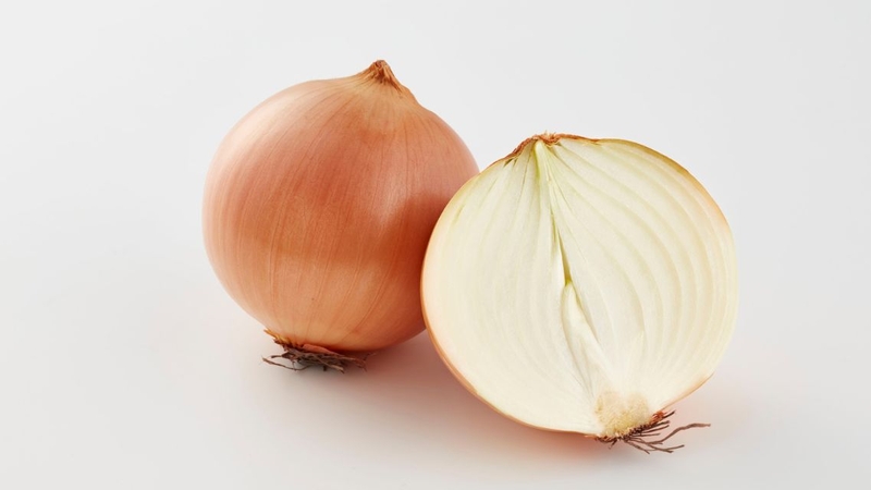 Mẹo dân gian cho rằng hành tây giúp khử khuẩn, diệt virus trong phòng