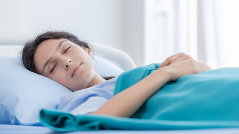 Sau sinh mổ, cơ thể người mẹ cần thời gian để hồi phục do vừa trải qua phẫu thuật