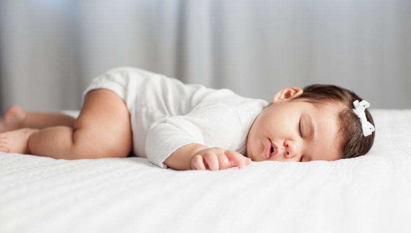 Để trẻ sơ sinh nằm sấp ngủ có sao không?