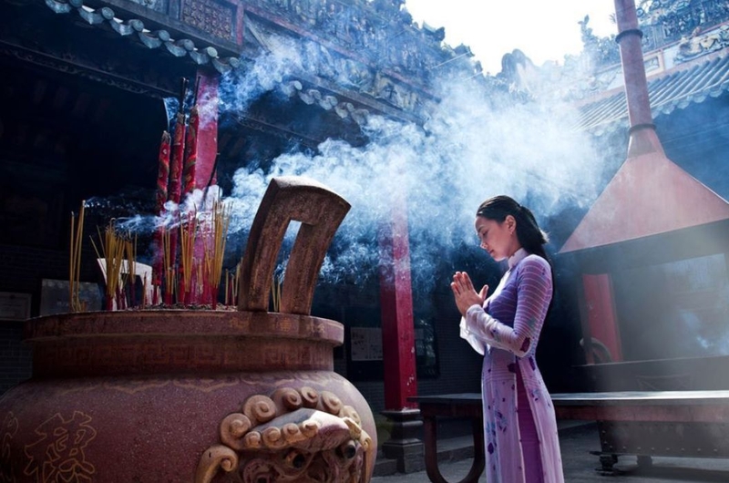 Phụ nữ đến tháng có được đi chùa không 2