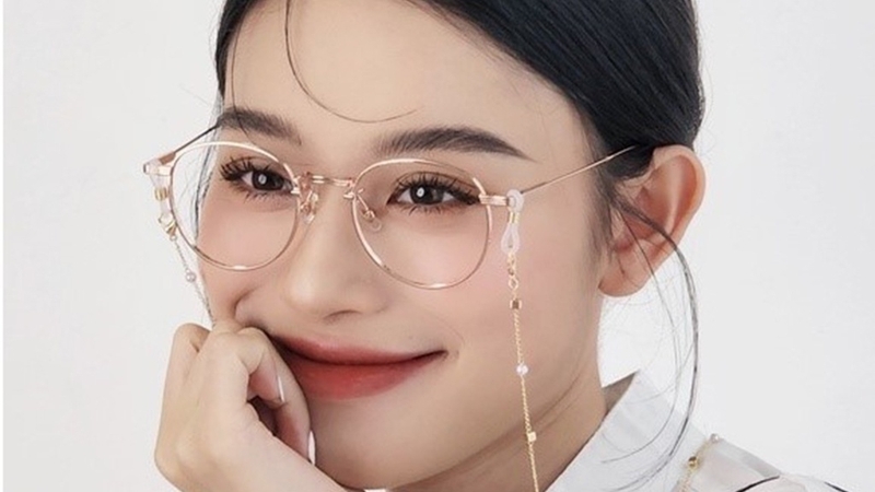 Đeo kính không độ có an toàn với người không mắc tật khúc xạ 1