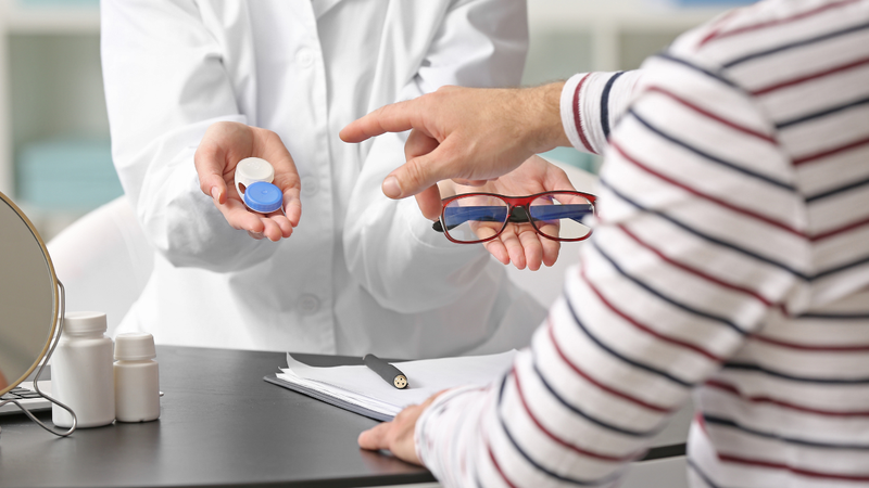 Đeo lens cận có bị tăng độ không? 4