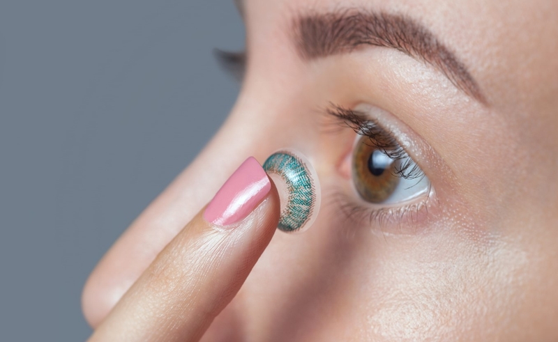 Đeo lens đi ngủ có sao không? Lưu ý an toàn khi sử dụng lens 1