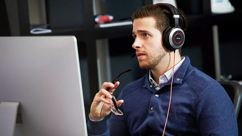 Đeo tai nghe bị đau tai phải làm sao? Đeo thế nào cho đúng? 3