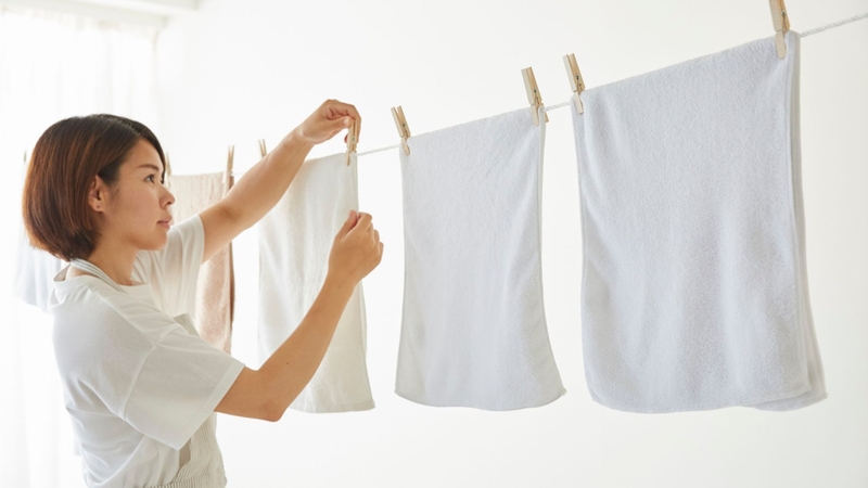 Quần áo và khăn sạch giúp hạn chế mùi cơ thể quay trở lại
