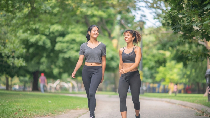 Đi bộ sau ăn có thể giúp hạn chế tình trạng tăng đường huyết sau bữa ăn