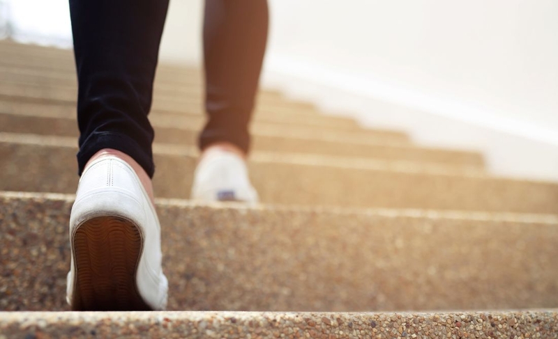 Đi cầu thang bộ có tác dụng gì? Cách đi cầu thang bộ tốt cho sức khỏe 1