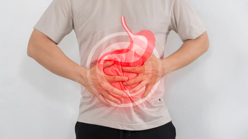 Đi ngoài phân đen kèm đau bụng sau uống rượu bia có thể là dấu hiệu của xuất huyết tiêu hóa
