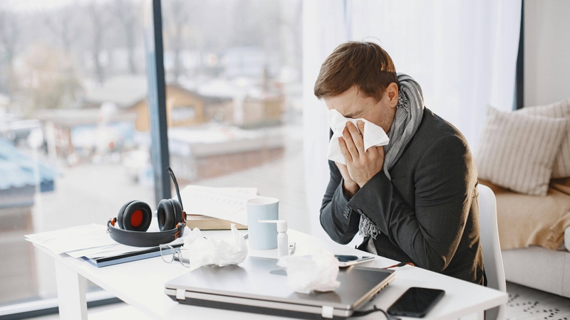 Nghẹt mũi là một trong những triệu chứng nhẹ khi bị dị ứng với gia vị