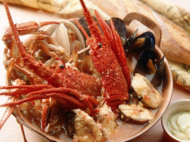 Dị ứng hải sản bị sưng môi và các cách phòng tránh 1