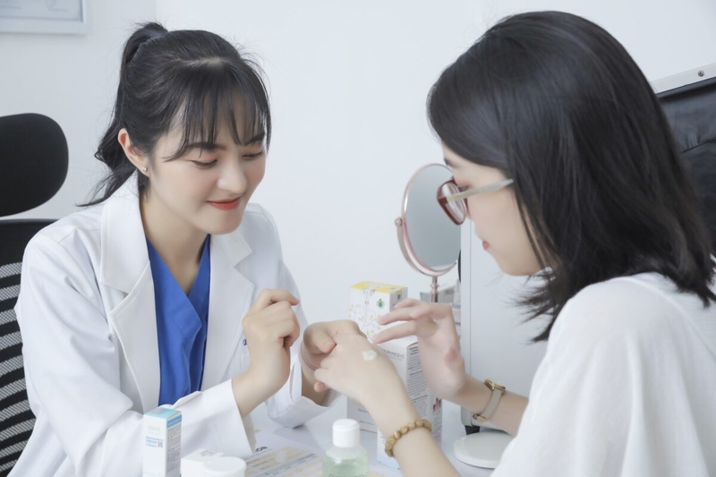 Dị ứng mỹ phẩm nổi mụn nước cần được xử lý như thế nào cho an toàn? 3