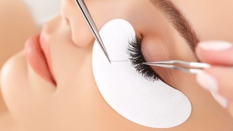 Dị ứng thuốc uốn mi ảnh hưởng đến mắt như thế nào? 1