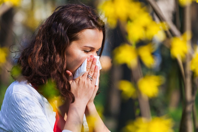 Dị ứng vùng da quanh mắt có nguy hiểm không? 2