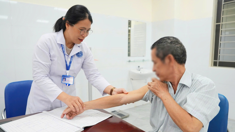 Địa phương ghi nhận nhiều người dân đến khám do nổi ban trên da, ngứa khó chịu