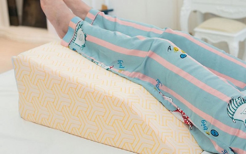 Lợi ích tuyệt vời của gối kê đa năng điều trị giãn tĩnh mạch 3