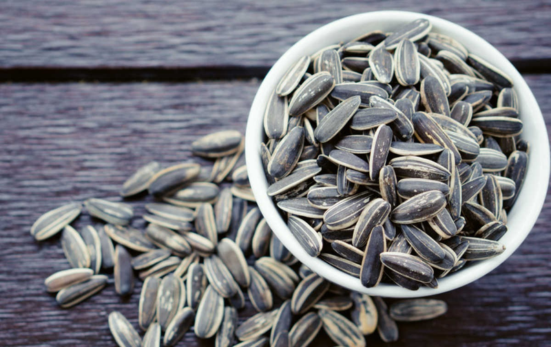 Hướng dương nằm trong danh sách các loại hạt bà bầu không nên ăn