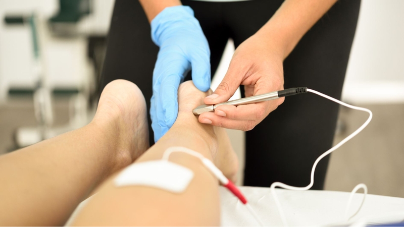 Điện châm giúp giảm đau và hỗ trợ cải thiện chức năng vận động ở người mắc bệnh cơ xương khớp