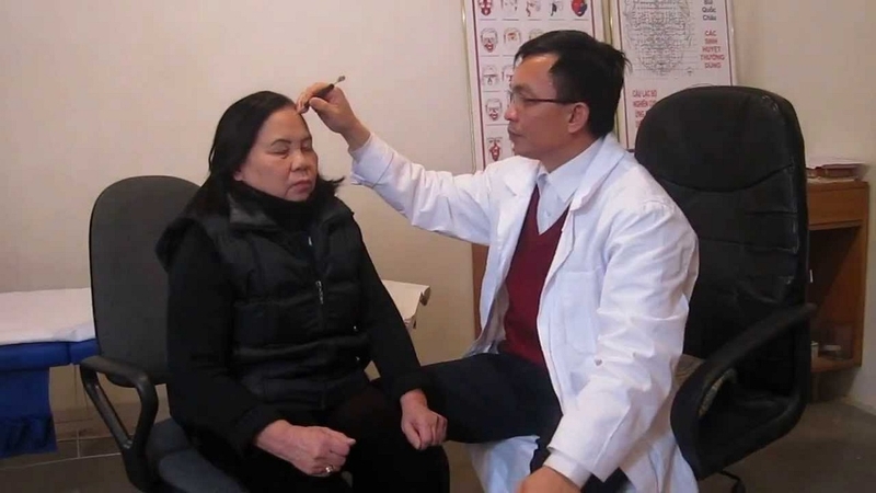 Diện chẩn chữa khô mắt có hiệu quả? 2