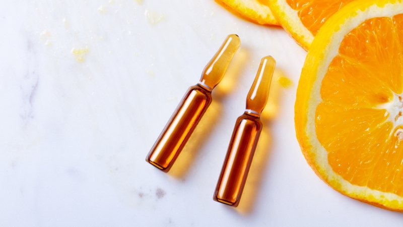 Vitamin C là một trong những hoạt chất được sử dụng phổ biến trong điện di nhờ khả năng chống oxy hóa mạnh