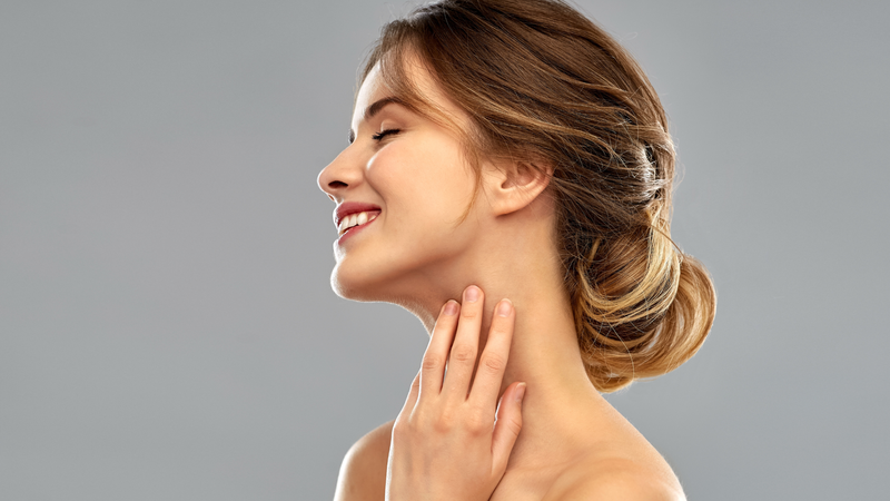 Ánh nắng mặt trời không chỉ tác động đến sắc tố da mà còn ảnh hưởng đến hàng rào bảo vệ da
