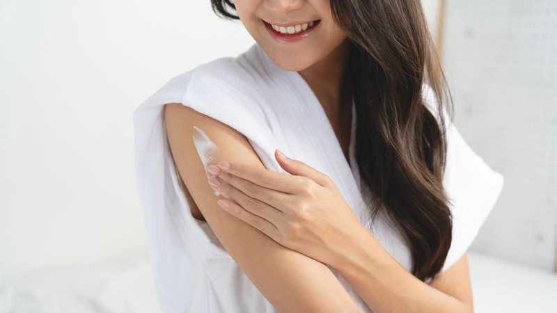 Điều gì sẽ xảy ra nếu bạn thoa kem dưỡng thể lên da mặt? 2