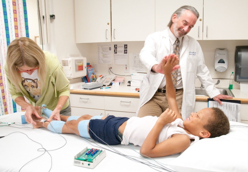 Điều trị cho trẻ bị bại não liệt tứ chi 3